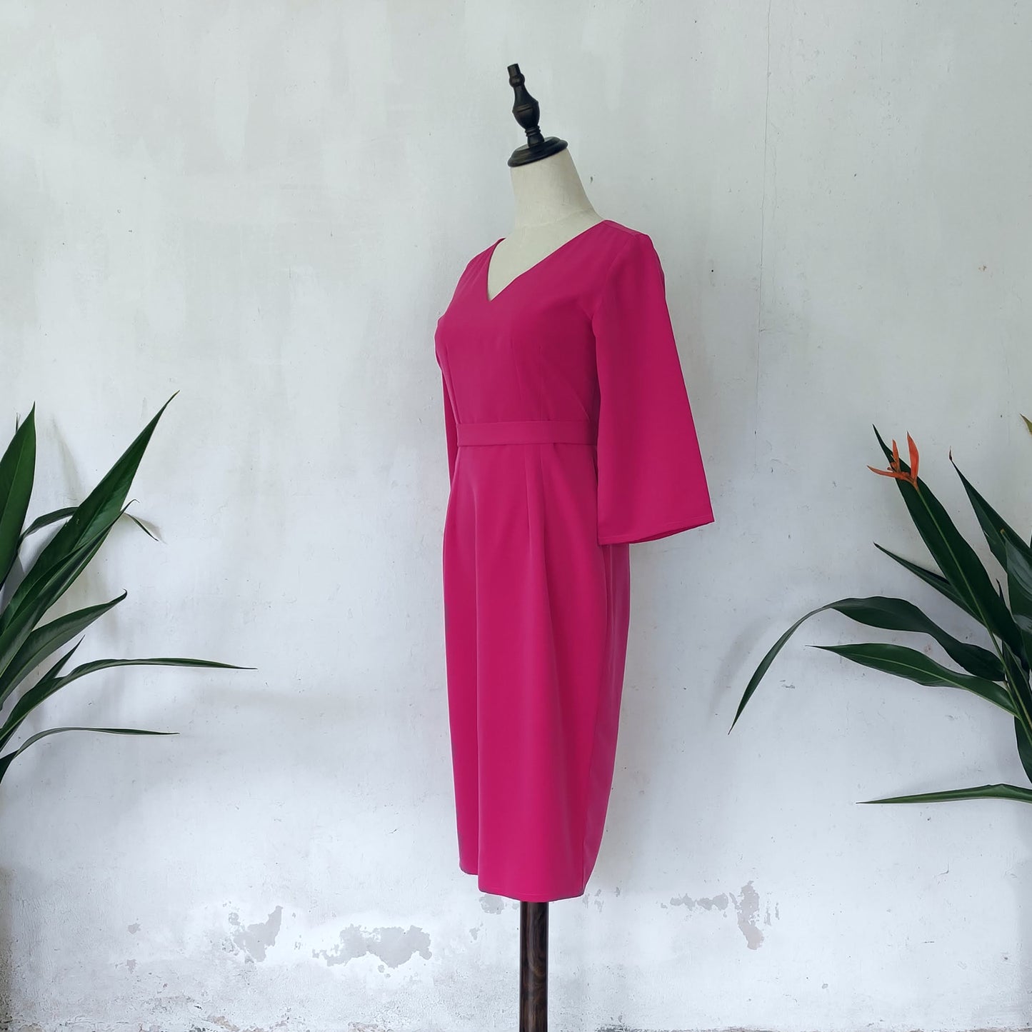 V-neck kimono sleeve pencil midi dress in fuchsia | posh affaires