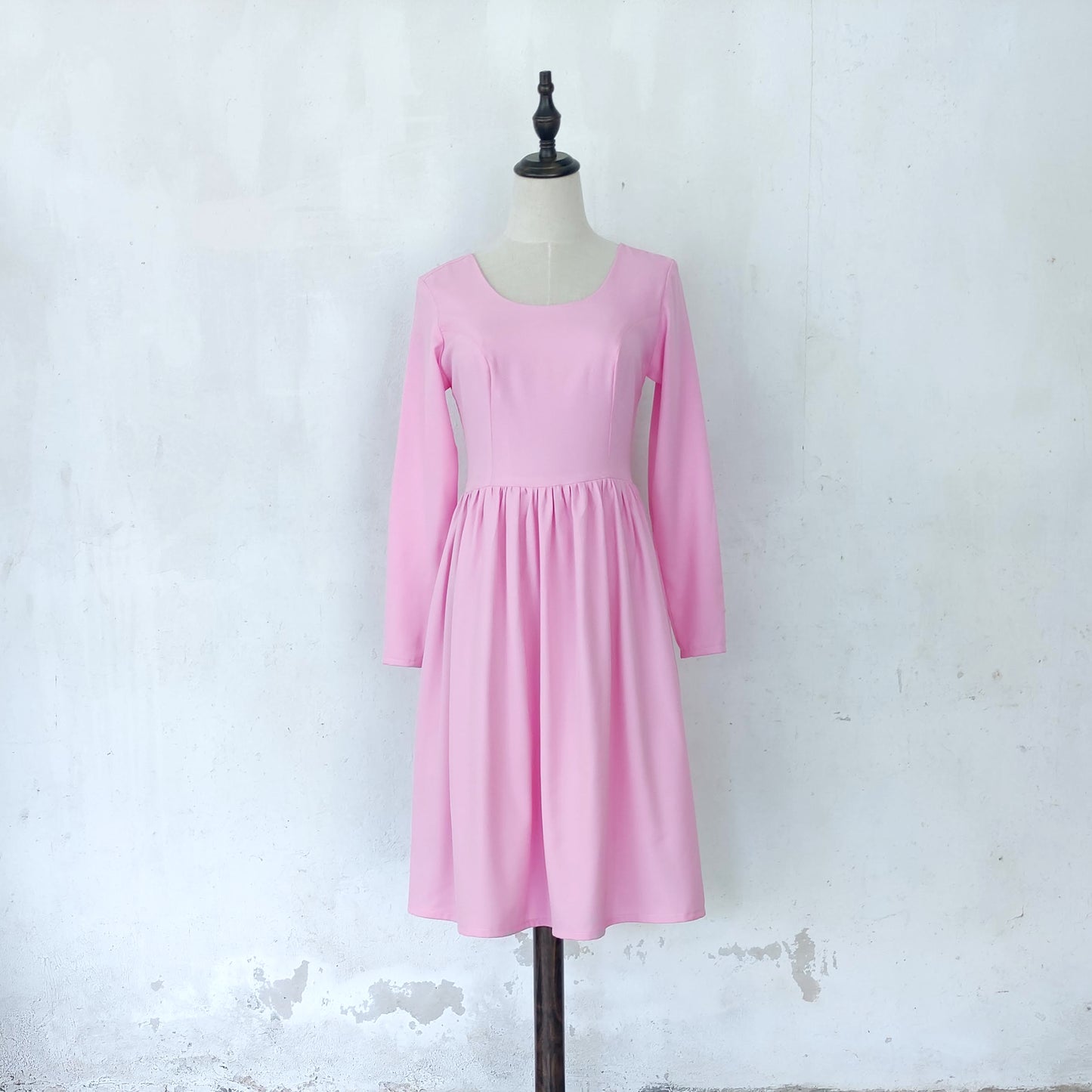 scoop neck long sleeve midi dress | baby pink | posh affaires