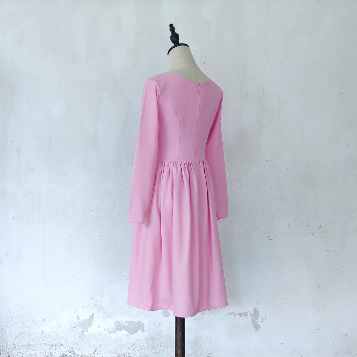 scoop neck long sleeve midi dress | baby pink | posh affaires