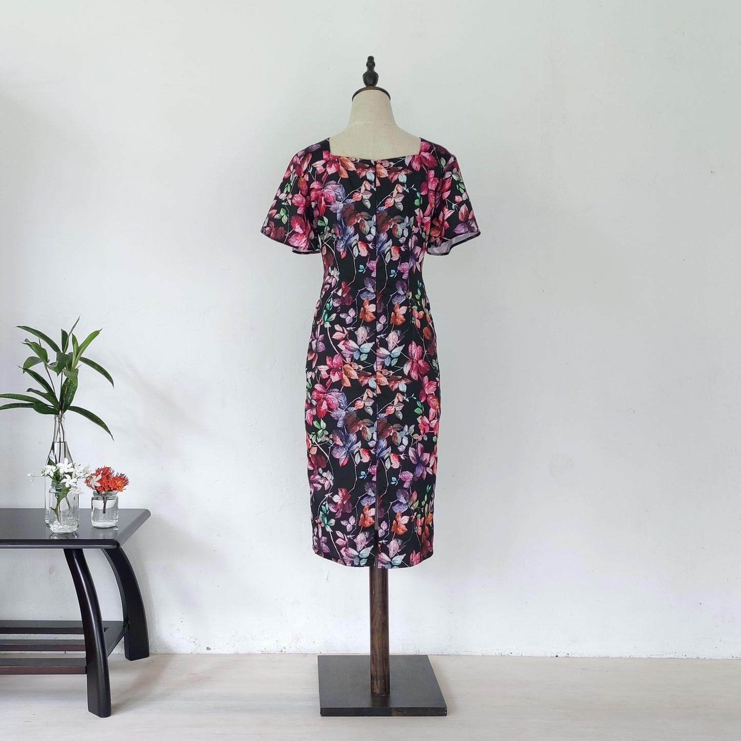 flutter sleeve printed midi pencil dress - black | posh affaires